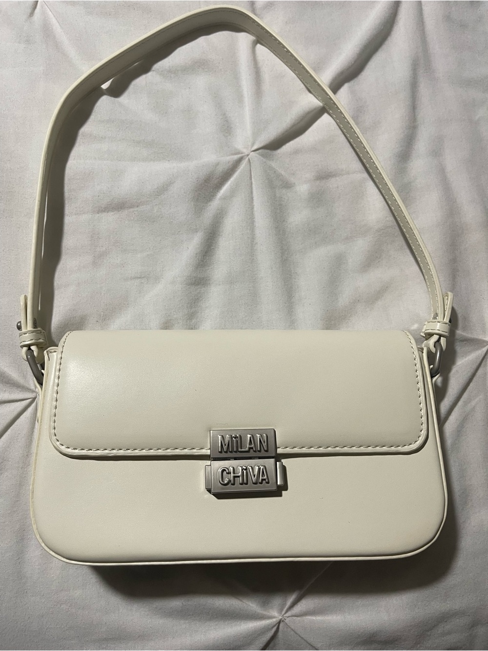 MILAN CHIVA Cream Shoulder Bag with Metal Logo Clasp
